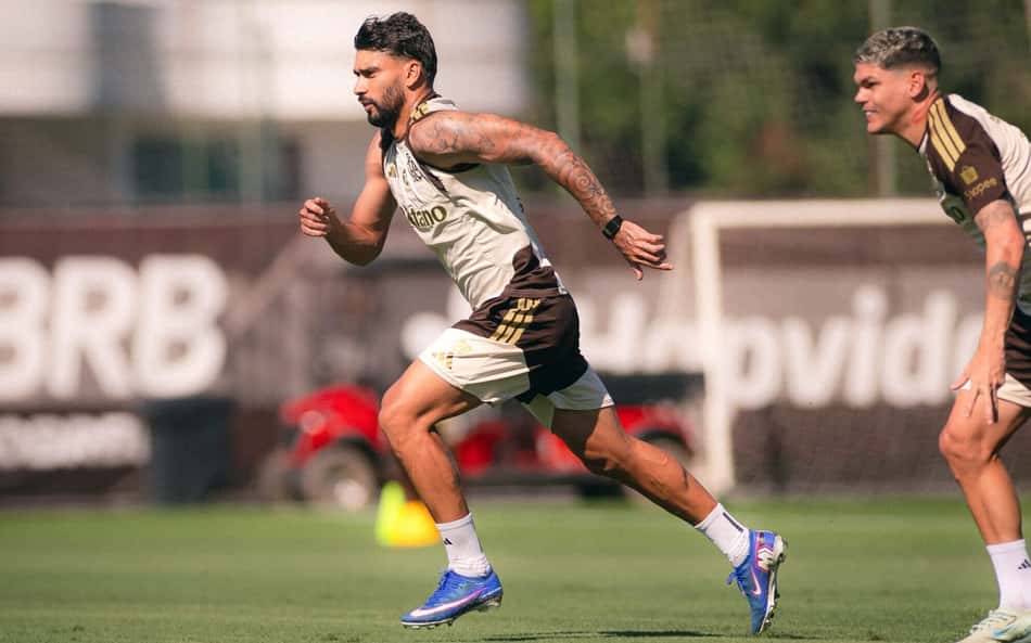 Paquetá durante treino no Ninho do Urubu