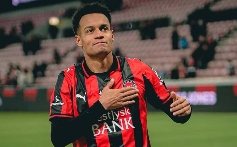Botafogo acerta contratação de Paulinho para reforçar a lateral esquerda