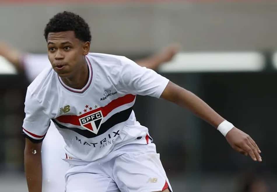 Paulinho com a camisa do São Paulo