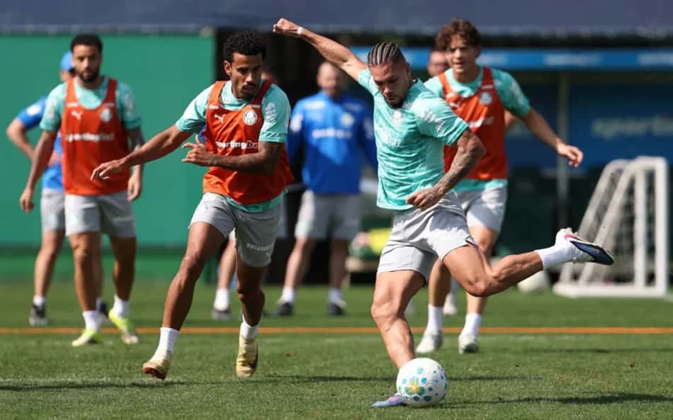 Paulinho em treinamento do Palmeiras