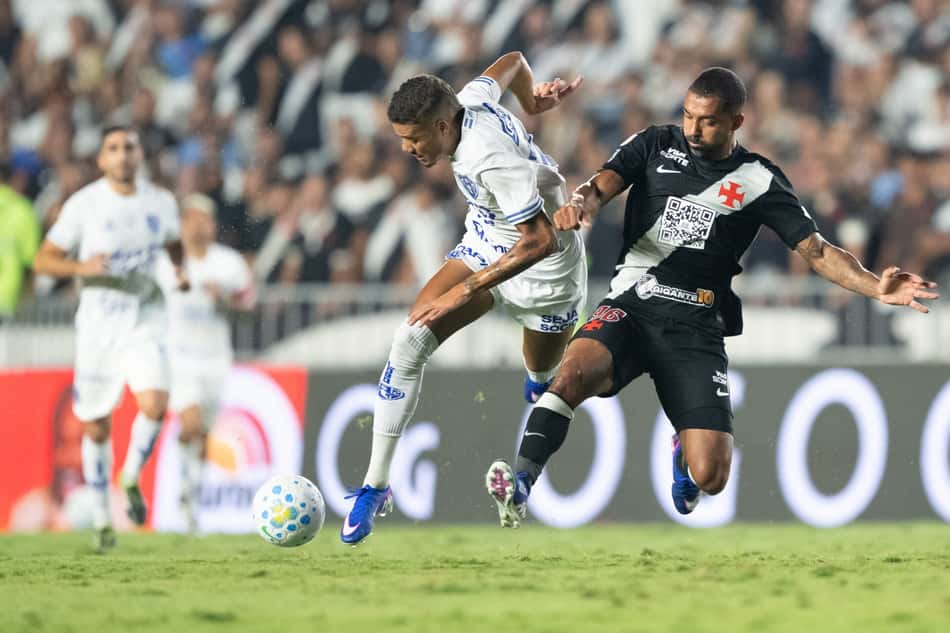 Paulo Henrique em ação durante Vasco x Paysandu