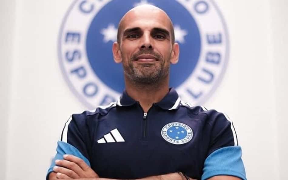 Pedro Duarte sendo anunciado pelo Cruzeiro