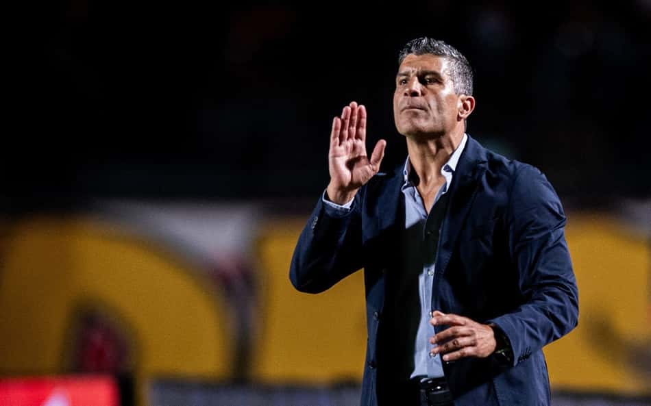 Pedro Emanuel durante partida do Vasco