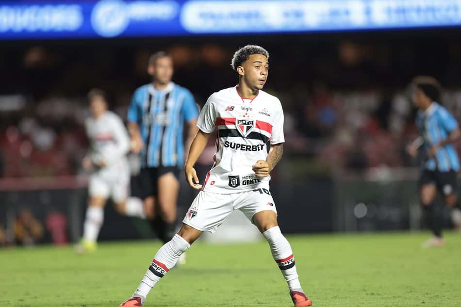 Pedro Ferreira com a camisa do São Paulo