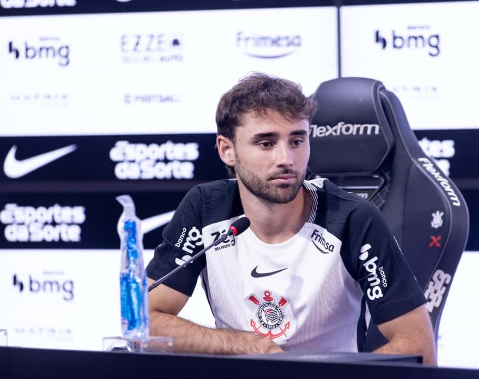 Pedro Milans durante apresentação no Corinthians