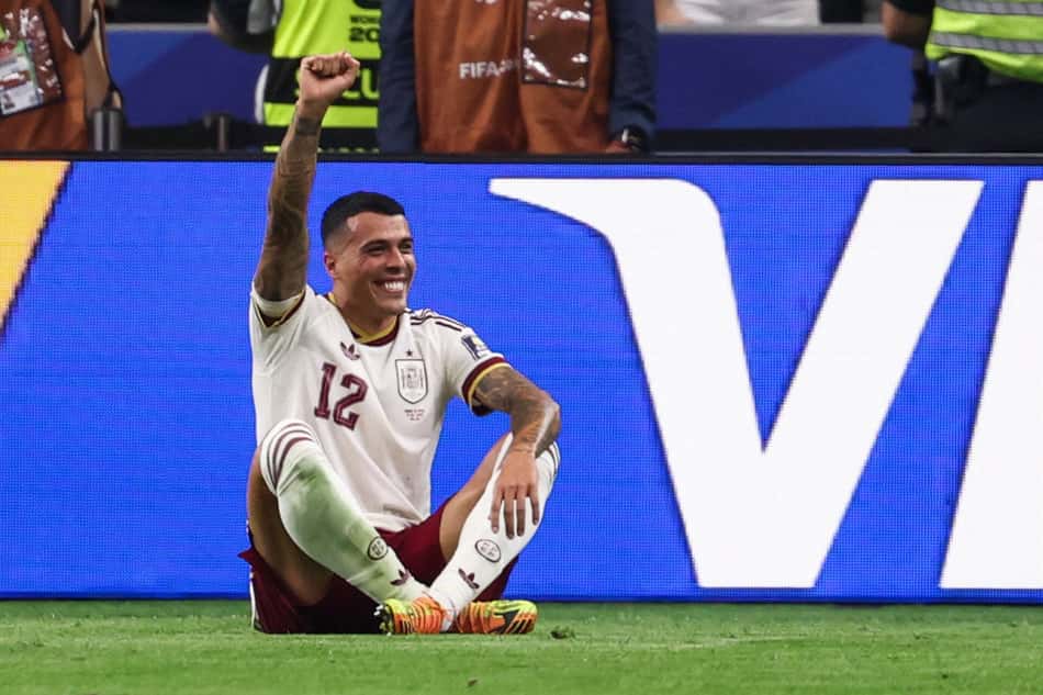 Pedro Porro, lateral da Espanha, celebra gol contra a França na semifinal da Copa do Mundo