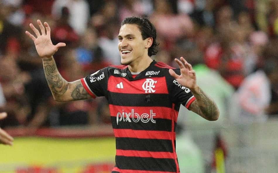 Pedro celebra gol em Flamengo x Cruzeiro