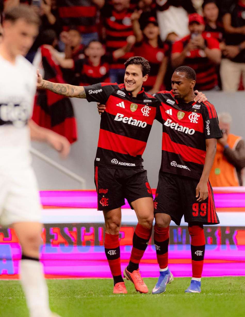 Pedro e Lorran em jogo do Flamengo