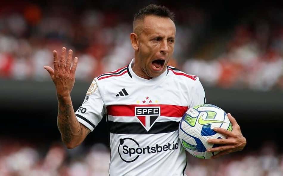 Torcedores do São Paulo avaliam nova função de Rafinha: 'Veremos'