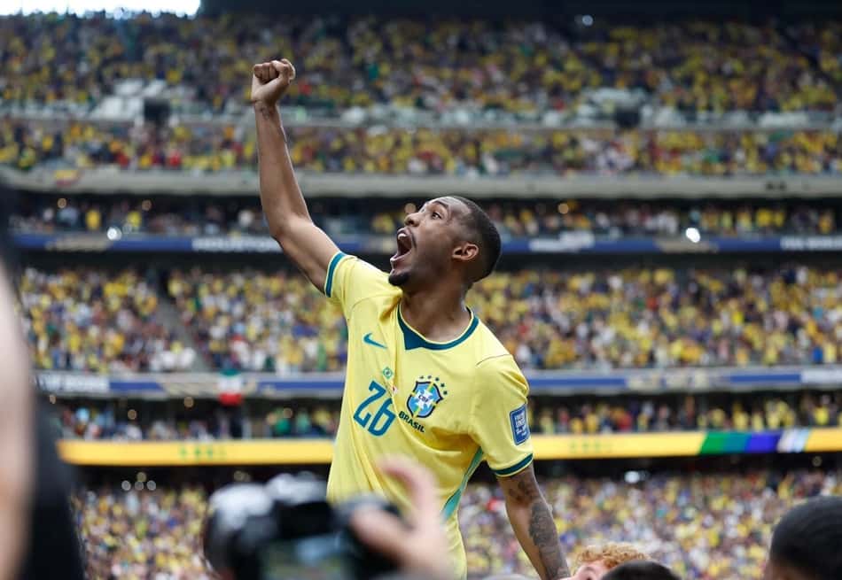 Rayan comemora vitória do Brasil sobre o Japão na Copa do Mundo