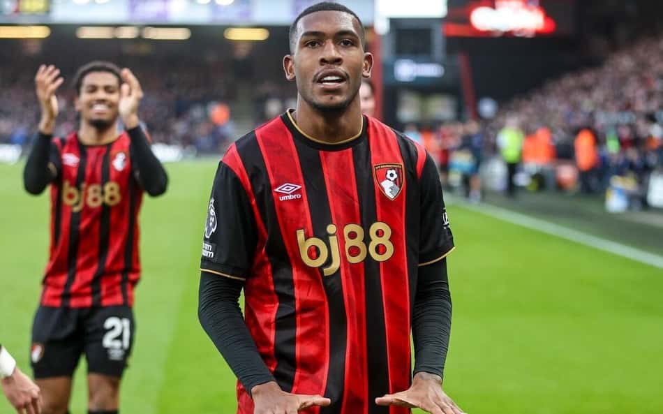 Rayan celebra gol marcado pelo Bournemouth contra o Aston Villa, pela Premier League