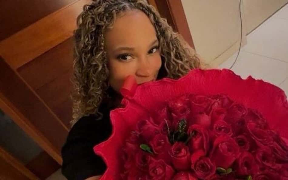 Rebeca Andrade publica foto com possível namorada e viraliza: 'Assumiu'