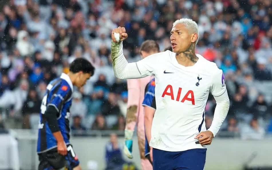 Richarlison marca e mais: brasileiros se destacam em amistosos internacionais