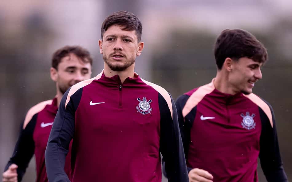 Rodrigo Garro, meio-campista do Corinthians, durante treinamento