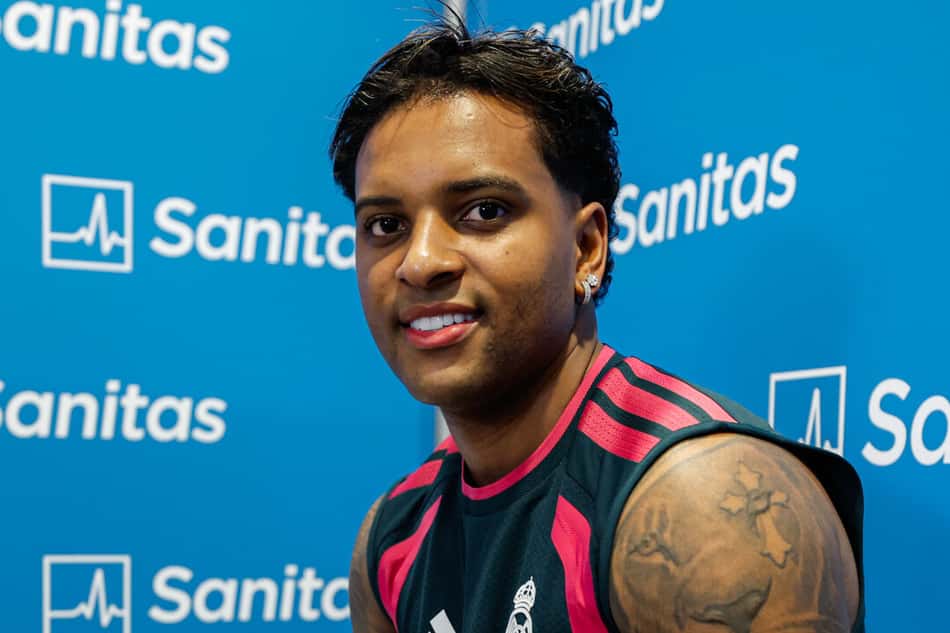 Rodrygo sorri no dia da reapresentação ao Real Madrid