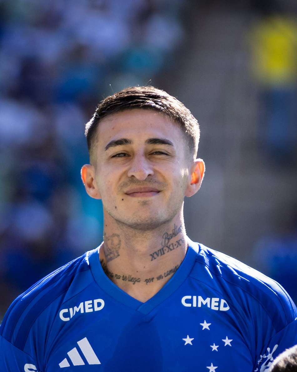Gabriel Rojas em estreia pelo Cruzeiro 