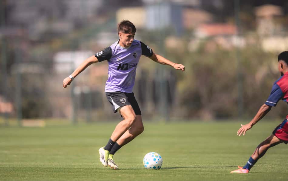 Román treinamento (Foto: Pedro Souza / Atlético)