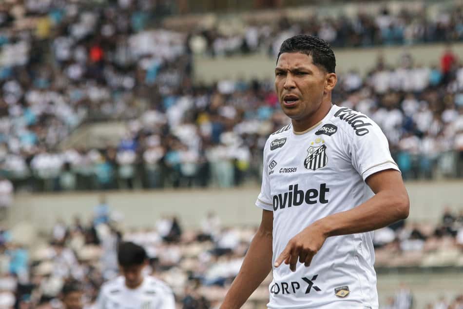Rony com a camisa do Santos