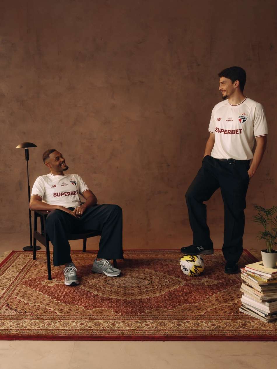 Sabino e Pablo Maia com o terceiro uniforme do São Paulo