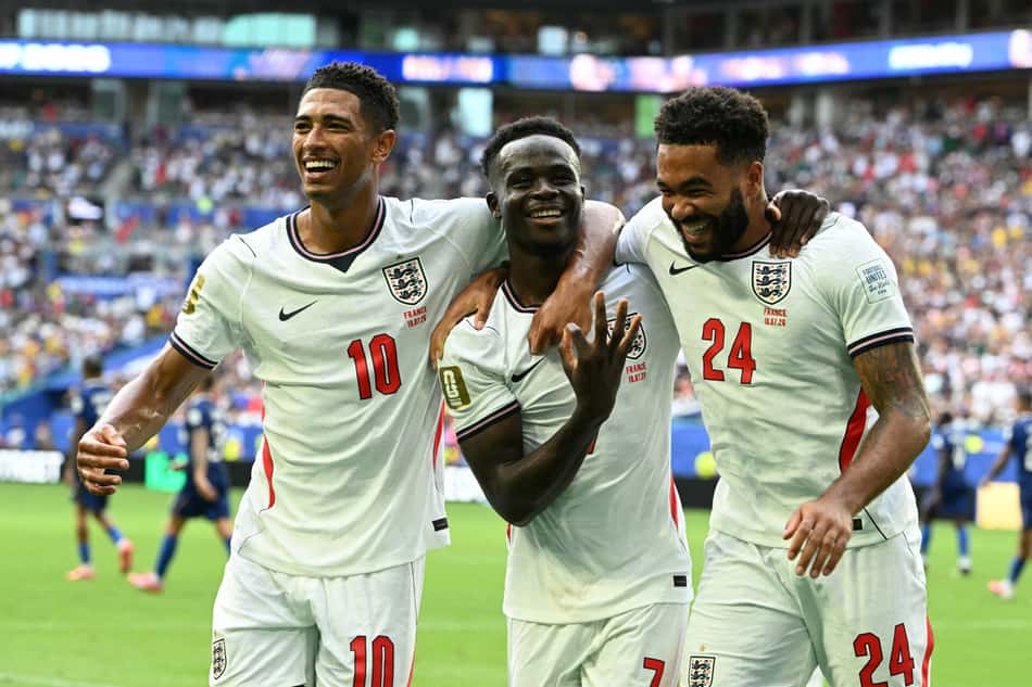 Saka comemora hat-trick ao lado de Bellingham e James em França x Inglaterra