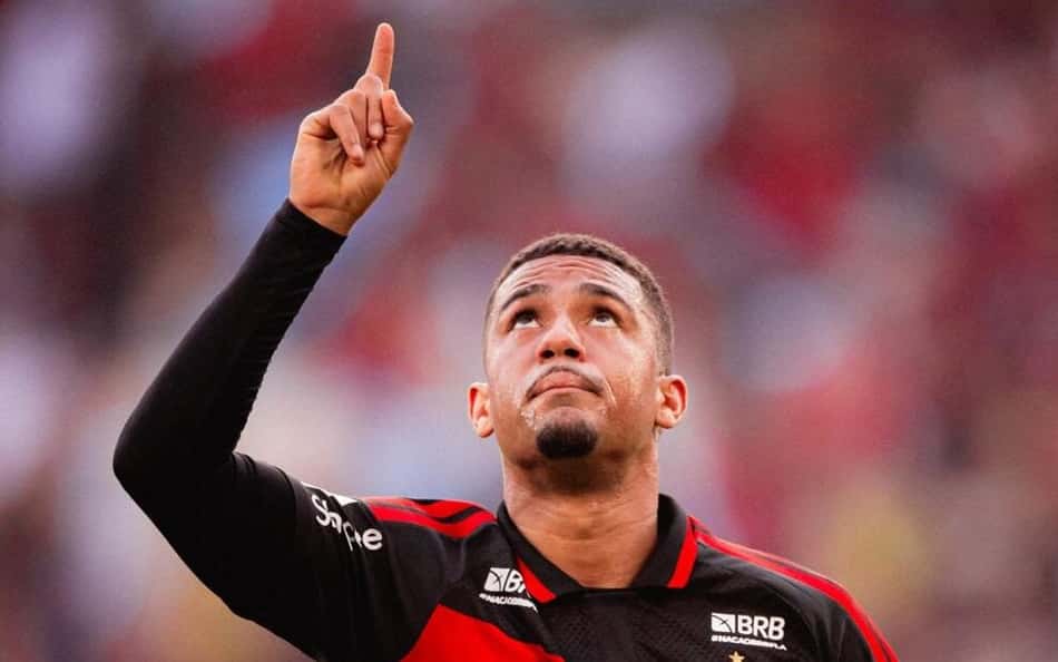 Torcedores do Flamengo se declaram a Samuel Lino: 'O melhor'