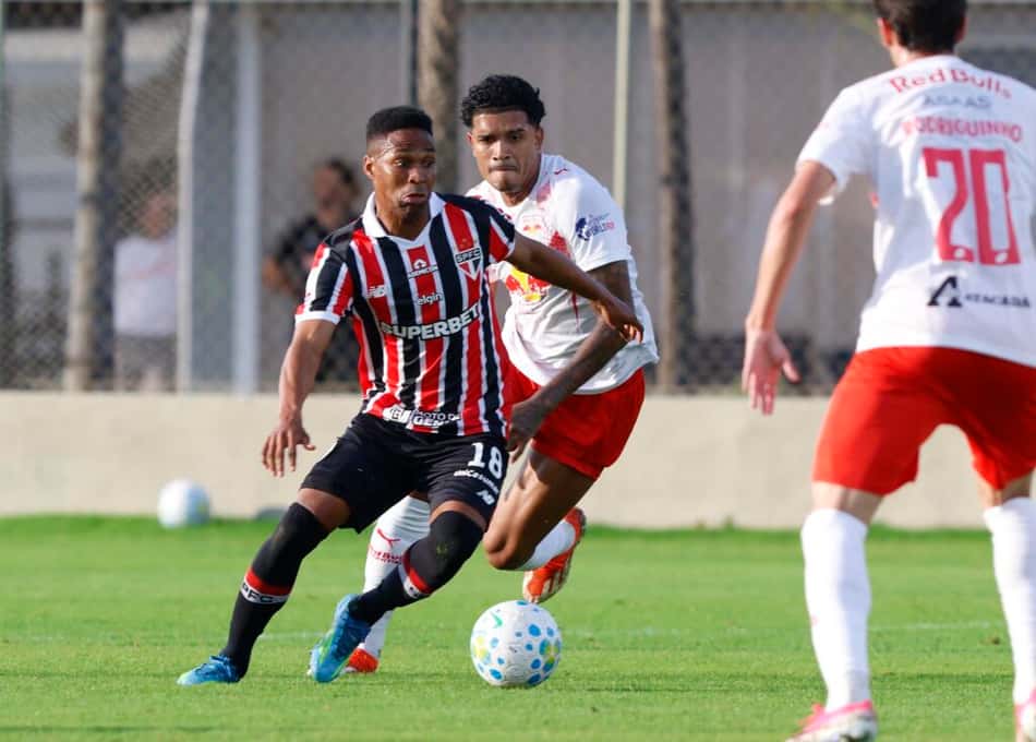 São Paulo e RB Bragantino fizeram um jogo-treino neste sábado (4)