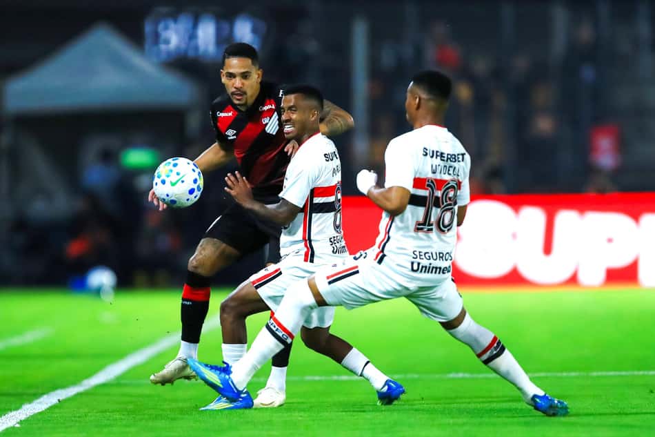 Partida entre São Paulo e Athletico-PR pelo Campeonato Brasileiro 2026