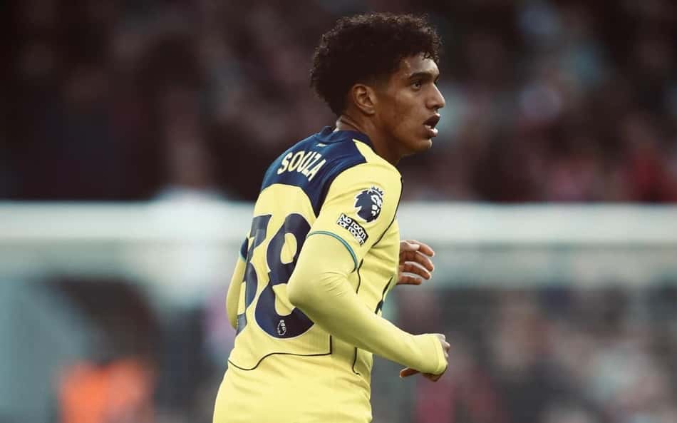 Souza atuando pelo Tottenham, da Inglaterra. (Foto: Divulgação/ Instagram)