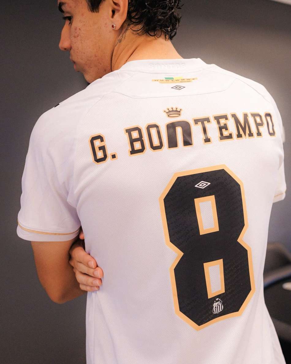 Gabriel Bontempo trocou a camisa 49 pela 8. (Foto: Raul Baretta/ Santos FC)