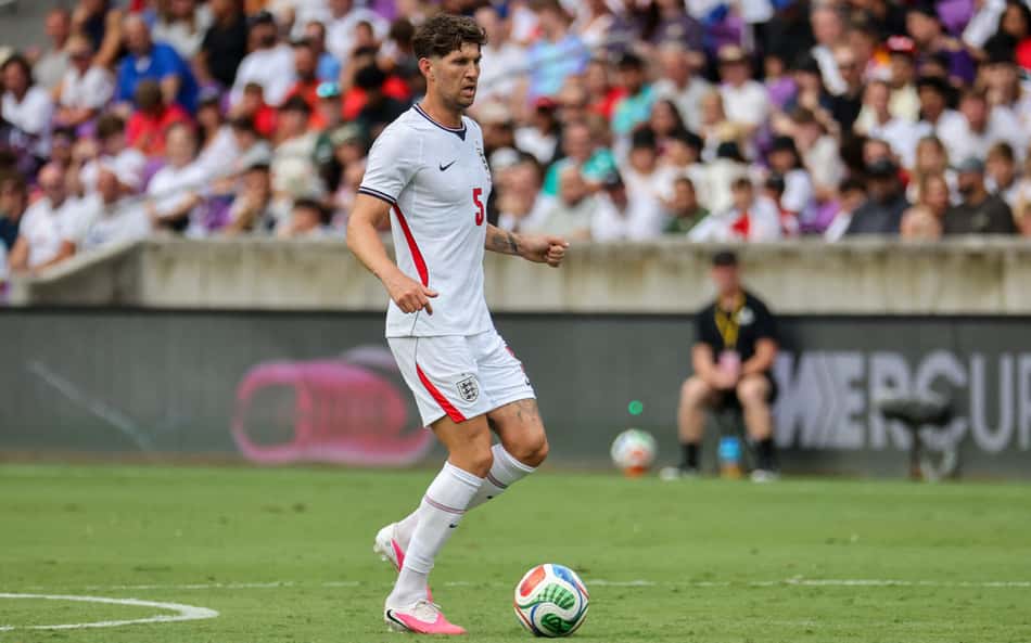 John Stones em ação pela Seleção da Inglaterra em amistoso preparatório para a Copa do Mundo (Foto: Alex Menendez/Getty Images/AFP)