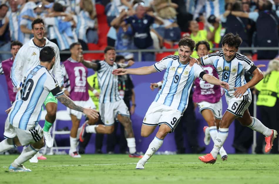 Jogadores da Argentina comemoram vitória sobre a Suíça na Copa do Mundo de 2026