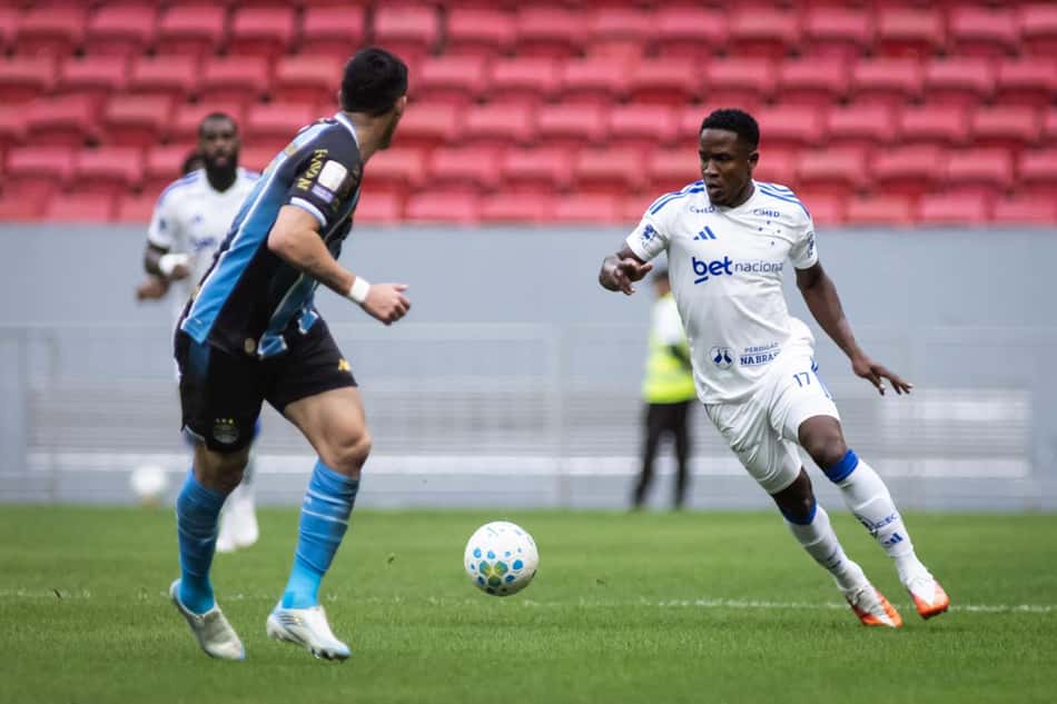Sinisterra joga contra o Grêmio