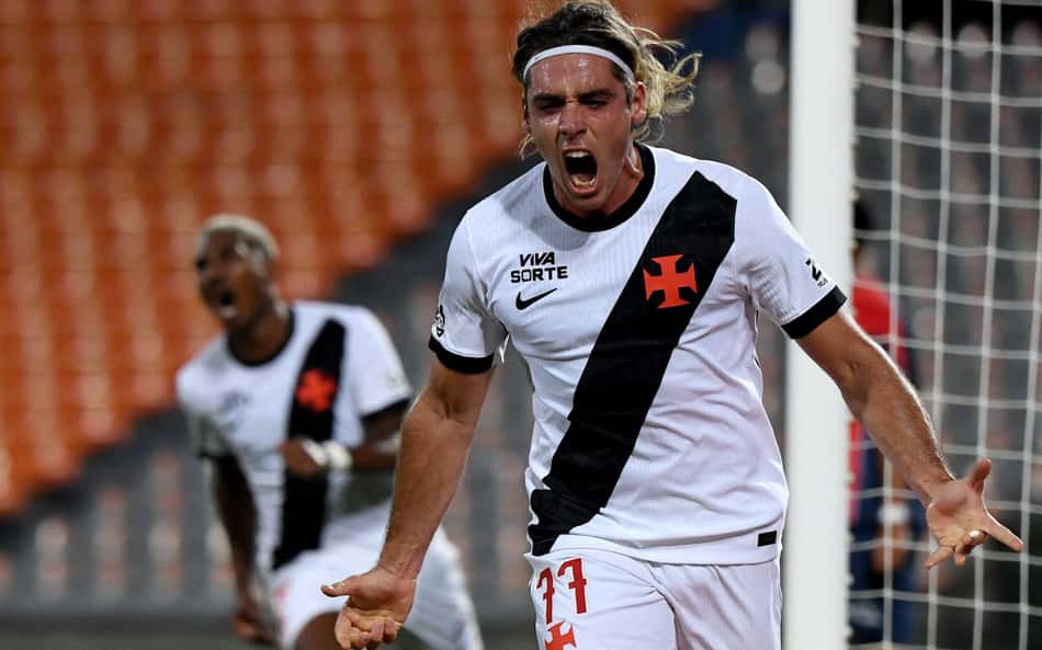 Spinelli e Cuiabano comemoram gol do Vasco na Sul-Americana