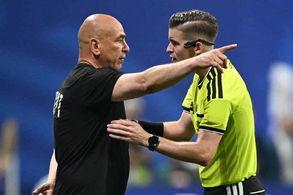 Hossam Hassan, técnico do Egito, viu injustiça de árbitro na Copa do Mundo