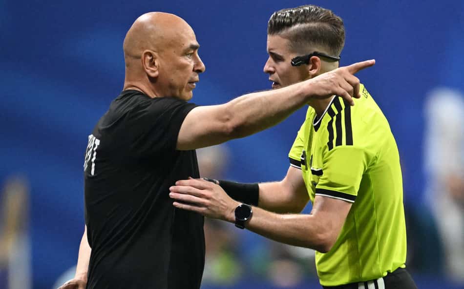 Técnico do Egito vê injustiça de árbitro em derrota para Argentina na Copa