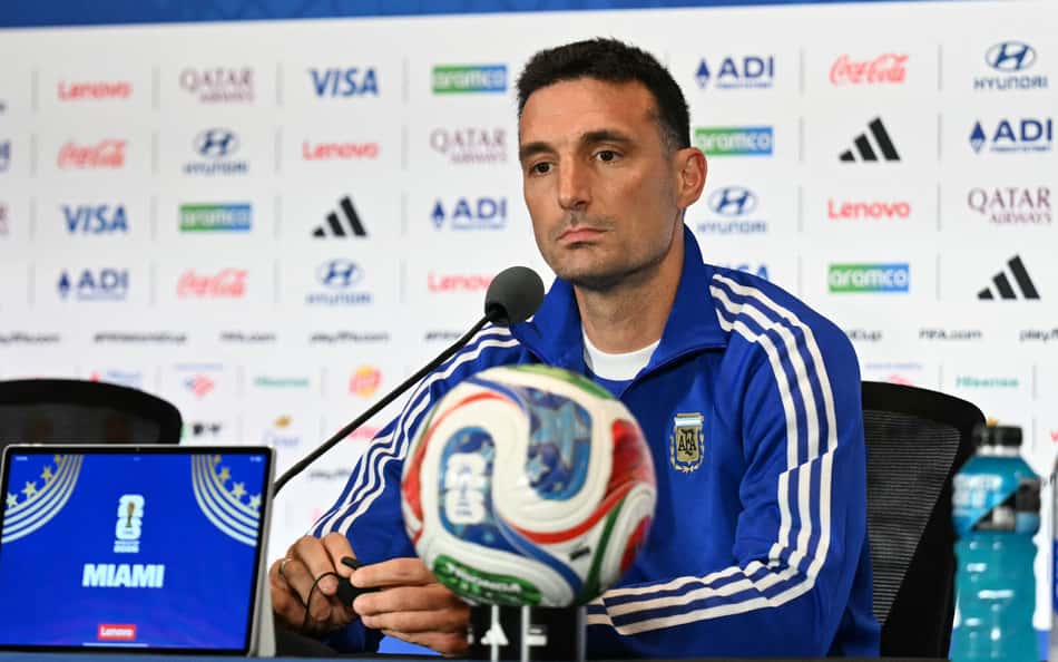 Técnico da Argentina, Scaloni em coletiva de imprensa na véspera do jogo contra Cabo Verde, pela Copa do Mundo
