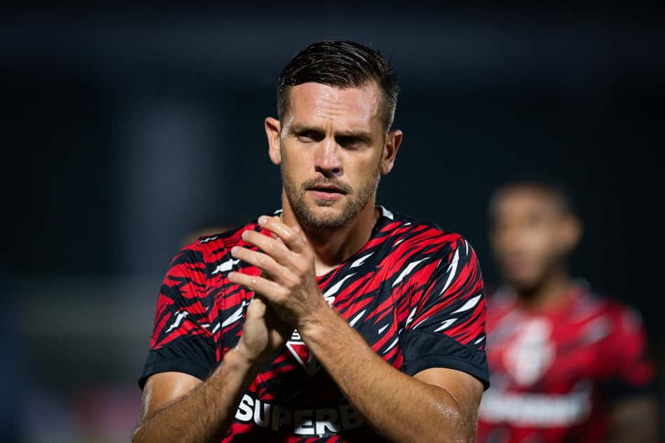 Rafael Toloi com a camisa do São Paulo