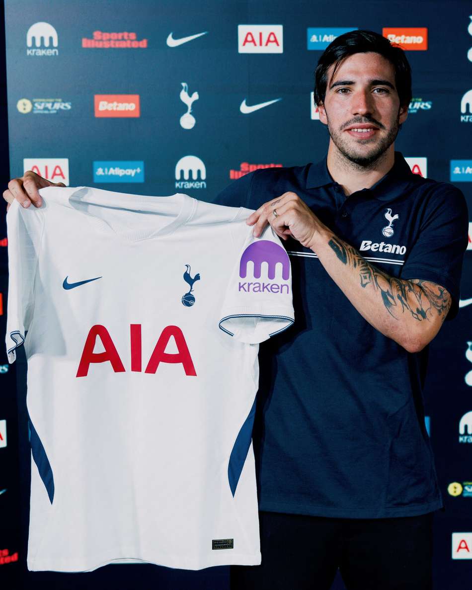 O meio-campista Tonali sendo anunciado pelo Tottenham
