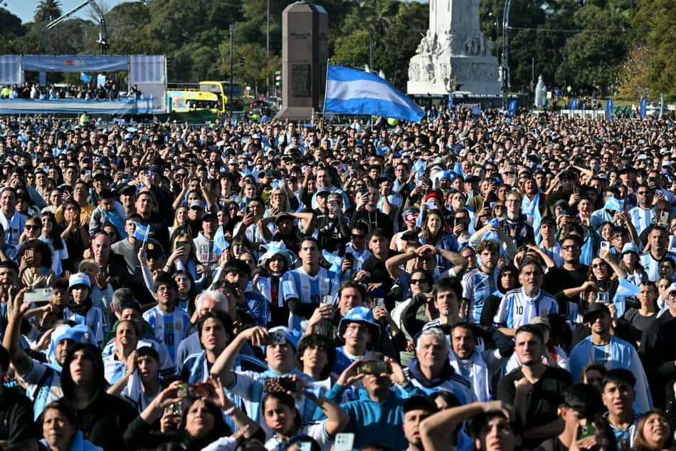 Torcida argentina se reuniu em Buenos Aires para acompanhar jogo em telão 