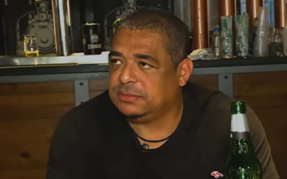 Vampeta no quadro 'Pergunte ao Vampeta', no Youtube (Foto: Reprodução)