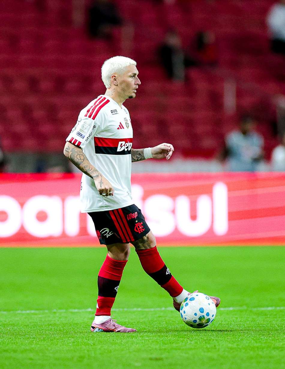 Varela em Internacional x Flamengo