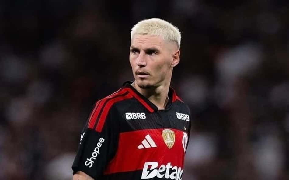 Varela em ação pelo Flamengo