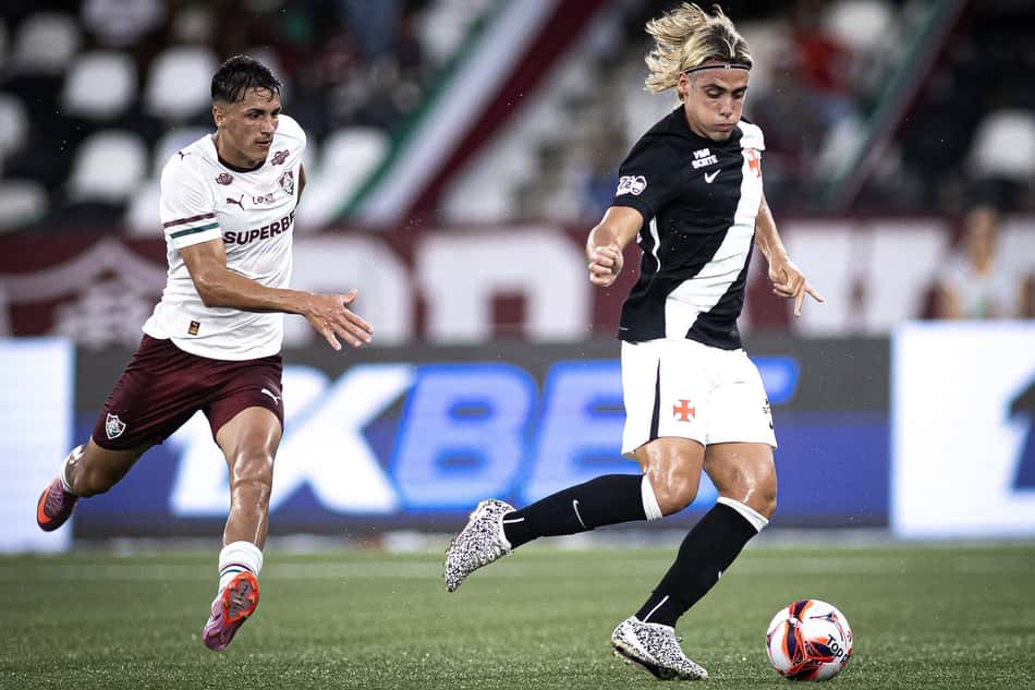 Jogadores do Fluminense e Vasco em ação no clássico do Campeonato Carioca em 2026