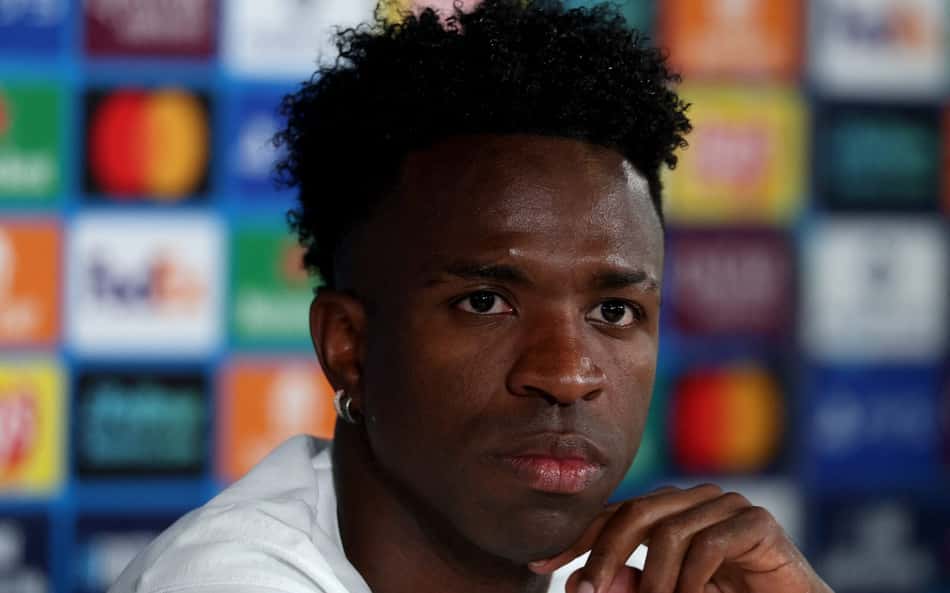 Vini Jr em entrevista coletiva antes de Real Madrid e Bayern de Munique pela Champions League (Foto: Pierre-Philippe MARCOU / AFP)