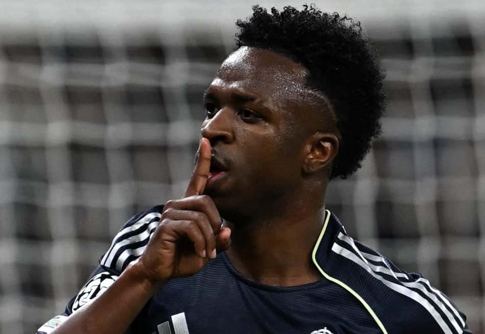 Vini Jr comemora gol do Real Madrid sobre o Manchester City, na Champions League