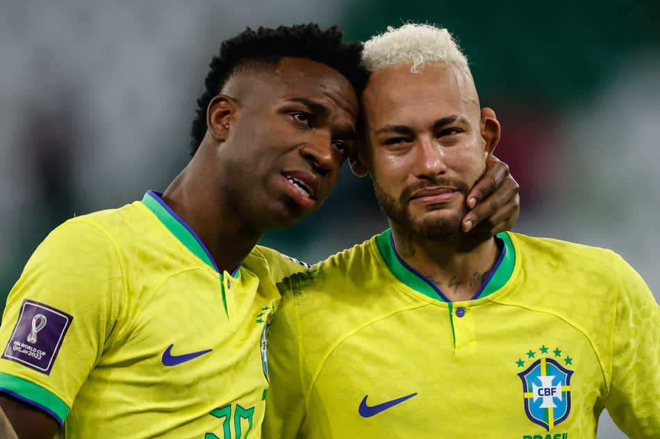 Vini Jr consola Neymar após eliminação da Seleção Brasileira na Copa do Mundo