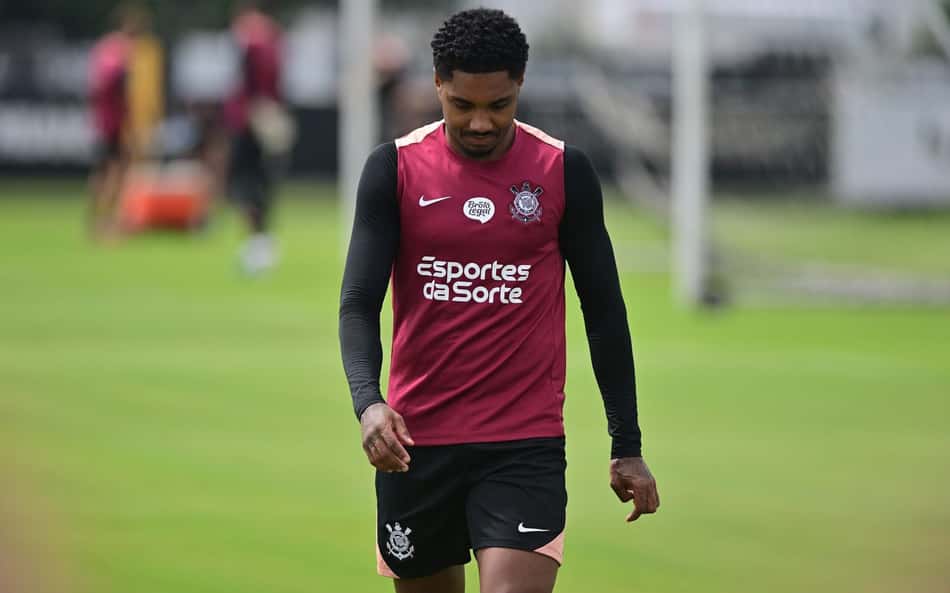 Vitinho durante treinamento