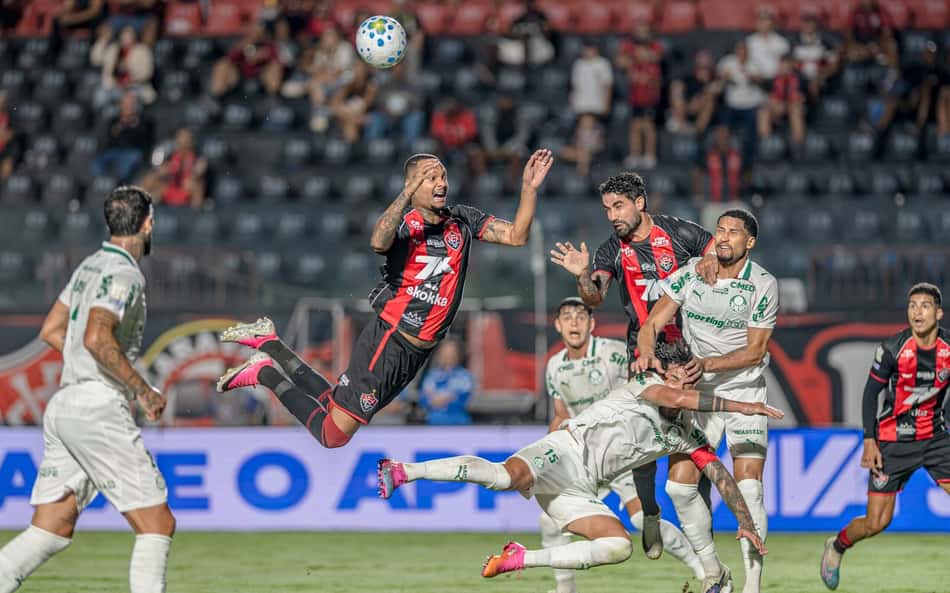 Vitória e Palmeiras se enfrentam pela 21ª rodada do Brasileirão