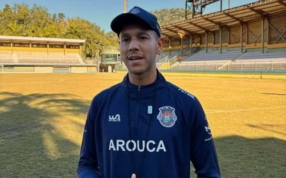 Souza dá entrevista como treinador do Arouca/Rio de Janeiro