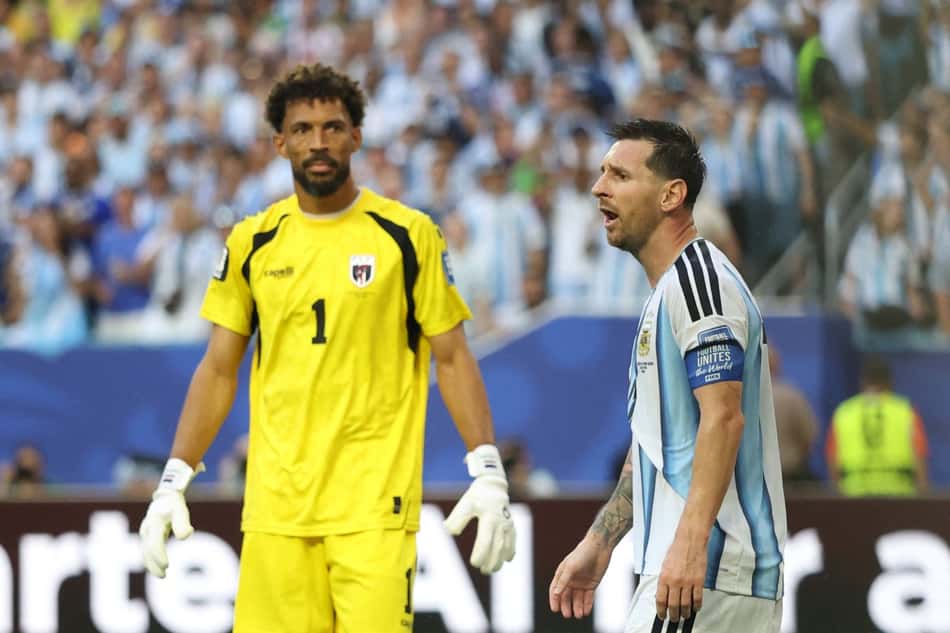 Vozinha e Lionel Messi em Argentina x Cabo Verde pela Copa do Mundo